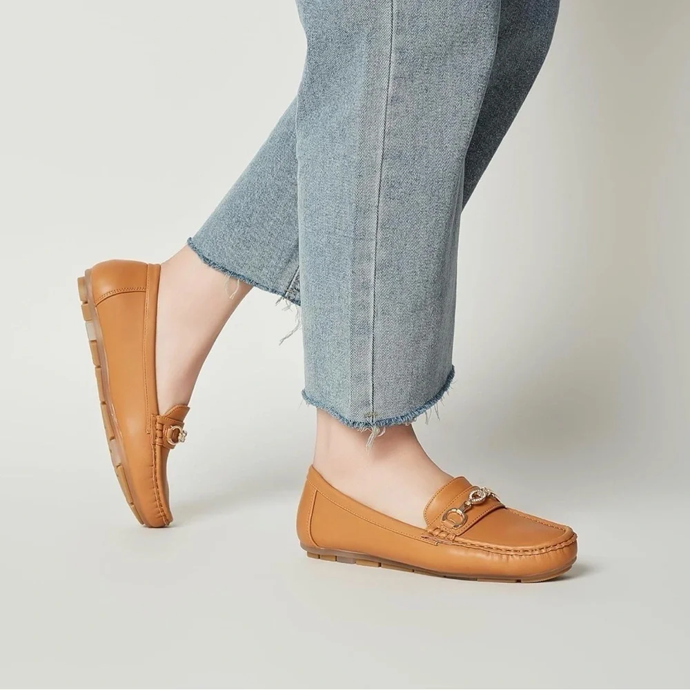 NEW Horse Bit Tan Loafers Gold Accents Women’s Slip On Flats Preppy 9.5 9 1/2